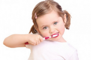 tips ajari anak sikat gigi